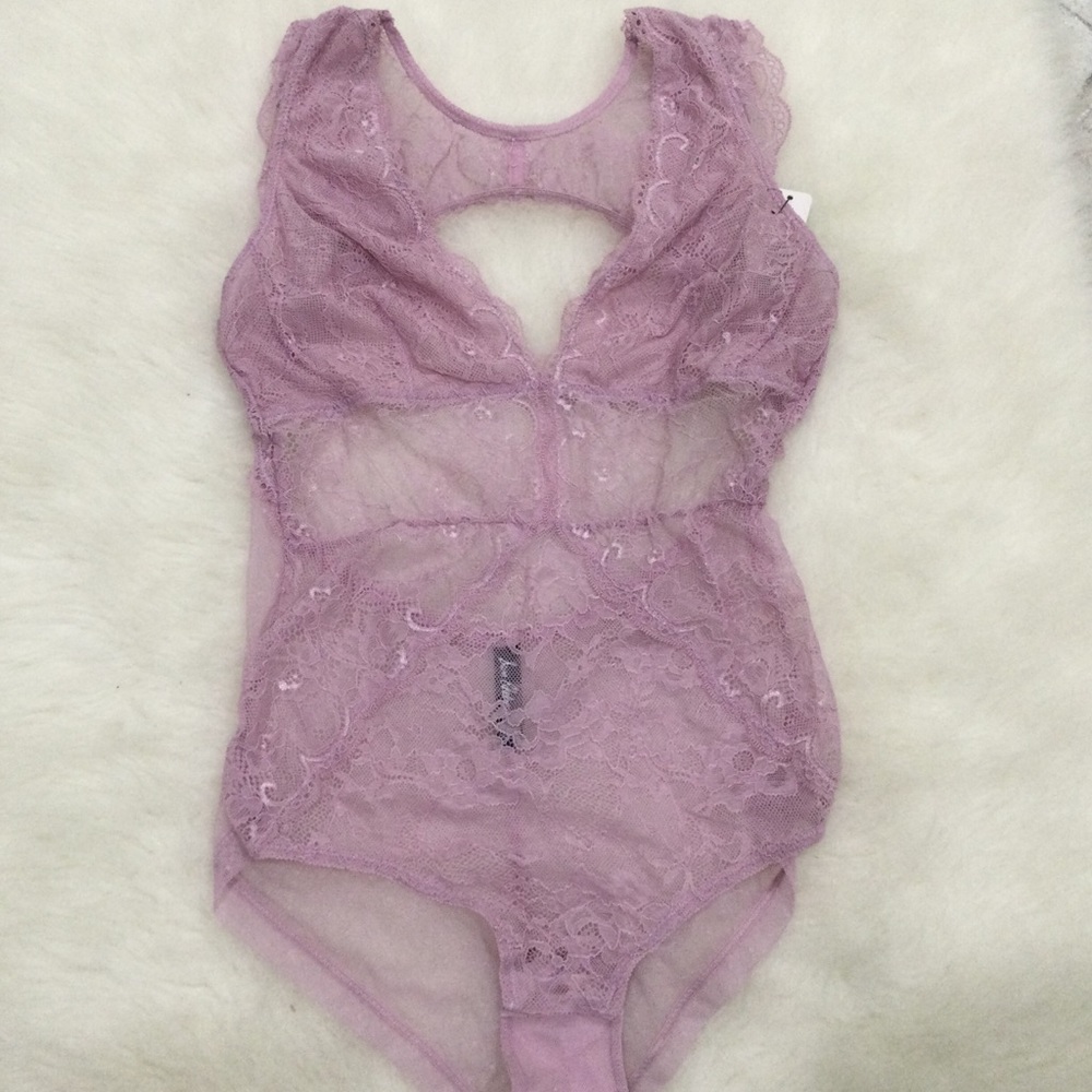 💝LOVE SALE💝SAM EDELMAN LACE CAPSLEEVE BODYSUIT - Picture 2 of 16